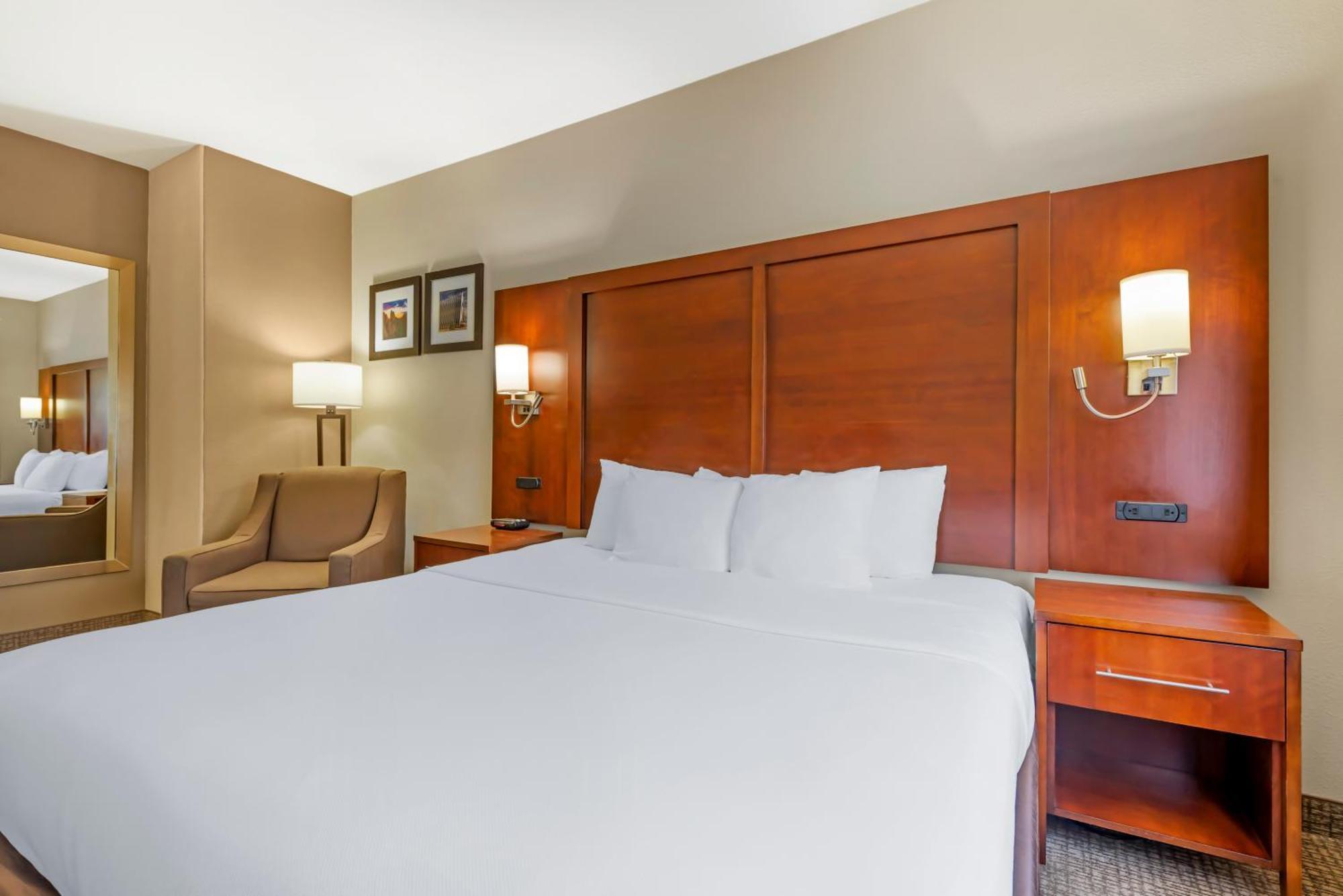 Deluxe King Room,1688824355:JPEG
